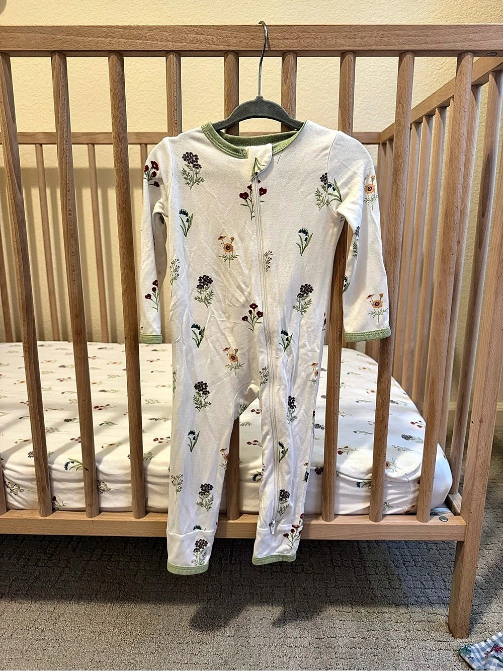 Kyte Floral romper White & Green Baby 12-18M Like New